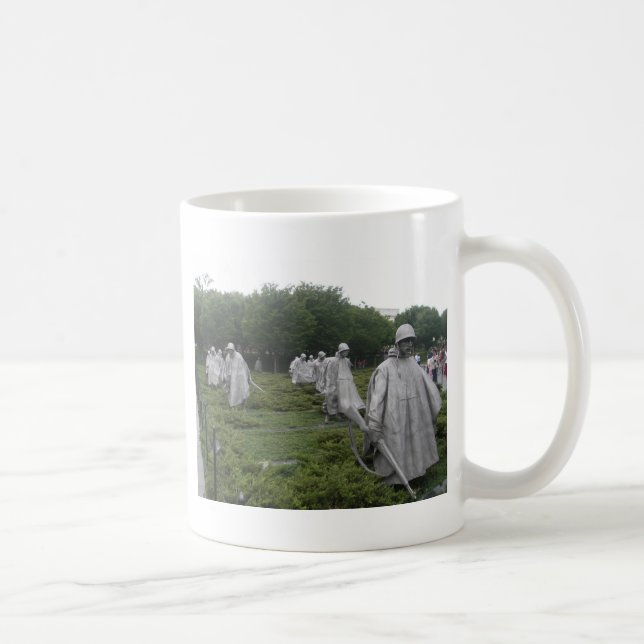 Das Denkmal des Koreakrieg-Veterans Kaffeetasse (Rechts)