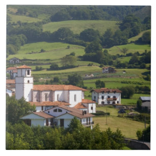 Das Dorf Amaiur im Baztan Valley of Fliese