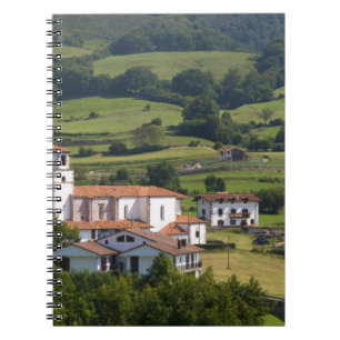 Das Dorf Amaiur im Baztan Valley of Notizblock