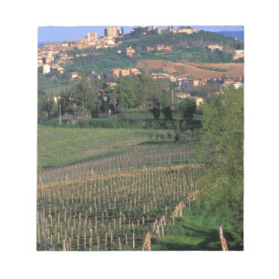 Das Dorf San Gimignano liegt in den sanften Notizblock