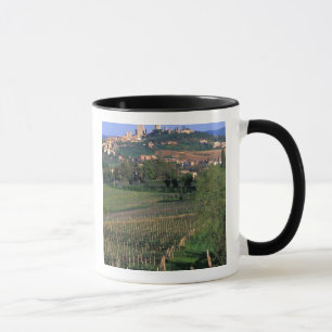 Das Dorf San Gimignano liegt in den sanften Tasse