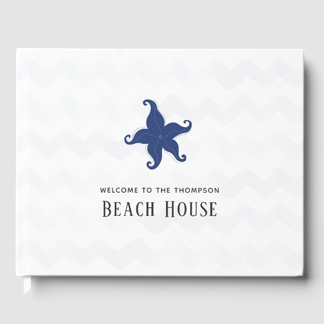 Das einfache Blau und Weiß Beach House Gästebuch (Vorderseite)