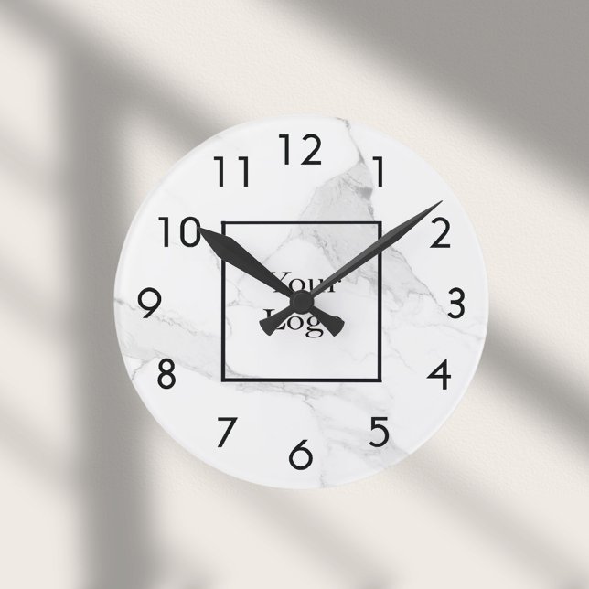Das elegante klassische Business-Logo aus weißem M Runde Wanduhr (Von Creator hochgeladen)