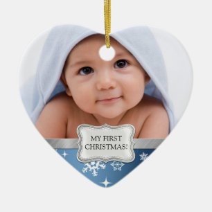 Das erste Weihnachtsfest des Babys. Foto hinzufüge Keramikornament