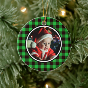 Das erste Weihnachtsgrün und das Schwarze Buffalo  Keramik Ornament