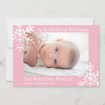 Das erste Weihnachtsrosa Foto des Babys mit Schnee