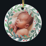 Das erste Weihnachtsschmuck des Babys | Weihnachte<br><div class="desc">Personalisierte Kreise-Ornamente mit unseren Aquarellkranzkunstwerken,  die einen Platzhalter umgeben,  um das Foto Ihres Babys zu setzen. Personalisieren Sie den Rücken mit dem Namen,  Geburtsdatum und Gewicht des Babys auf der Rückseite. Das ist ein großartiges einmaliges Geschenk für Familie und Freunde.</div>