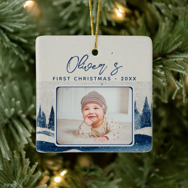 Das erste Weihnachtswald-Foto des Babys Keramikornament (Baum)