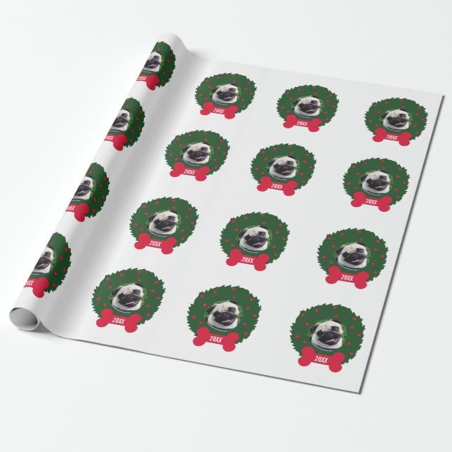 Das Foto des Mops-Hundeweihnachtswreath-Welpen, Geschenkpapier (Ungerollt)