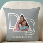 Das Foto des Weltbesten Vaters zum Tag des eigenen Kissen<br><div class="desc">Dieses Foto-Kissen der Welt bester Vater ist mit dem Wort VATER in weißer Typografie auf grauem Hintergrund dekoriert. Einfach mit Ihrem Foto anpassbar. Macht ein perfektes Vatertagsgeschenk.</div>