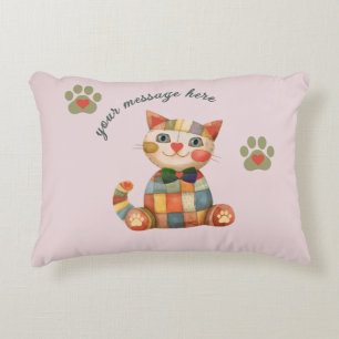Das fröhliche, katzenfarbene Patchwork ist benutze Dekokissen