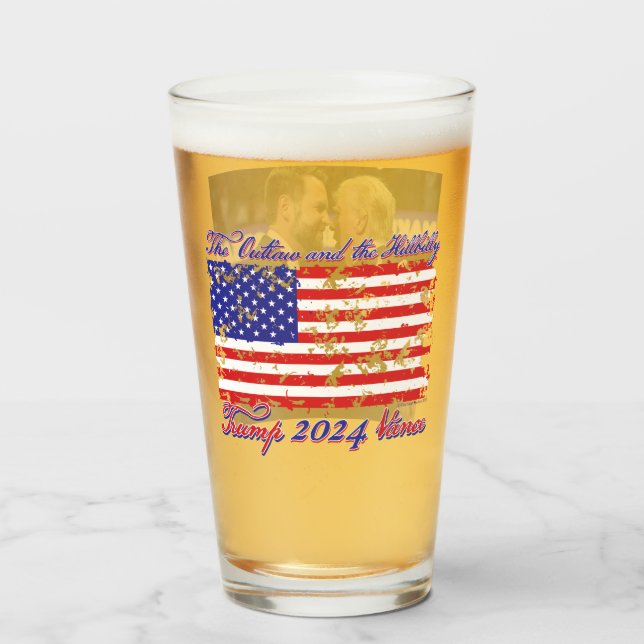 Das Gesetz und der Hillbilly Trump 2024 Glas (Rückseite (gefüllt))