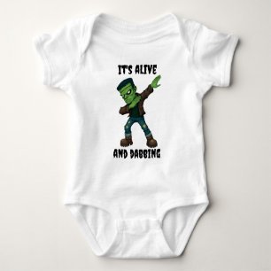Das gestanzte Monster lebt und versucht zu Hallowe Baby Strampler