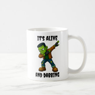 Das gestanzte Monster lebt und versucht zu Hallowe Kaffeetasse