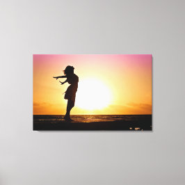 Das Glück der Frau bei Sonnenuntergang Leinwanddruck