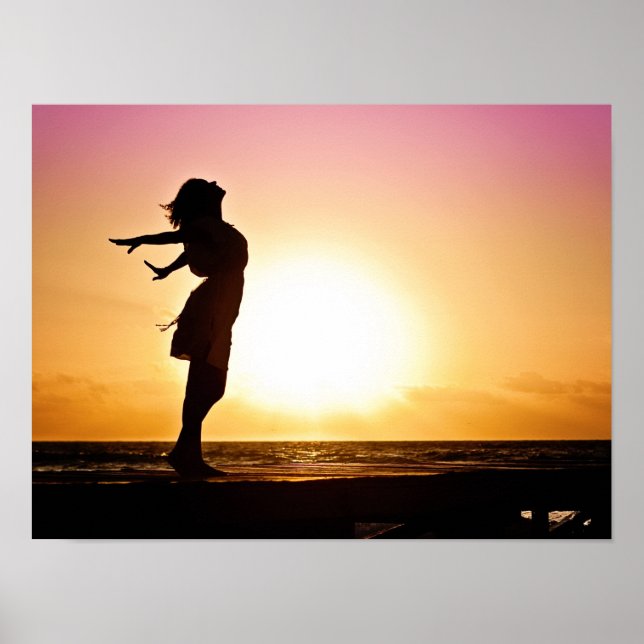 Das Glück der Frau bei Sonnenuntergang Poster (Vorne)