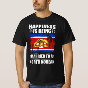 Das Glück ist einem Nordkoreaner Verheiratet T-Shirt