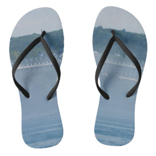 Das Grand Hotel durch den Nebel Flip Flops
