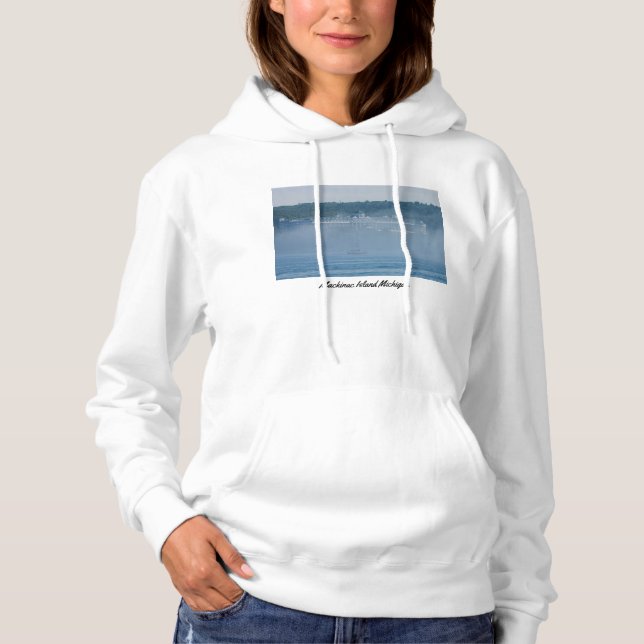 Das Grand Hotel durch den Nebel Hoodie (Vorderseite)