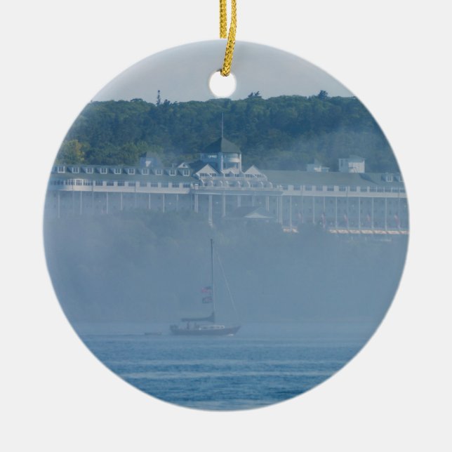 Das Grand Hotel durch den Nebel Keramik Ornament (Vorne)