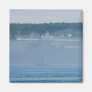 Das Grand Hotel durch den Nebel Magnet