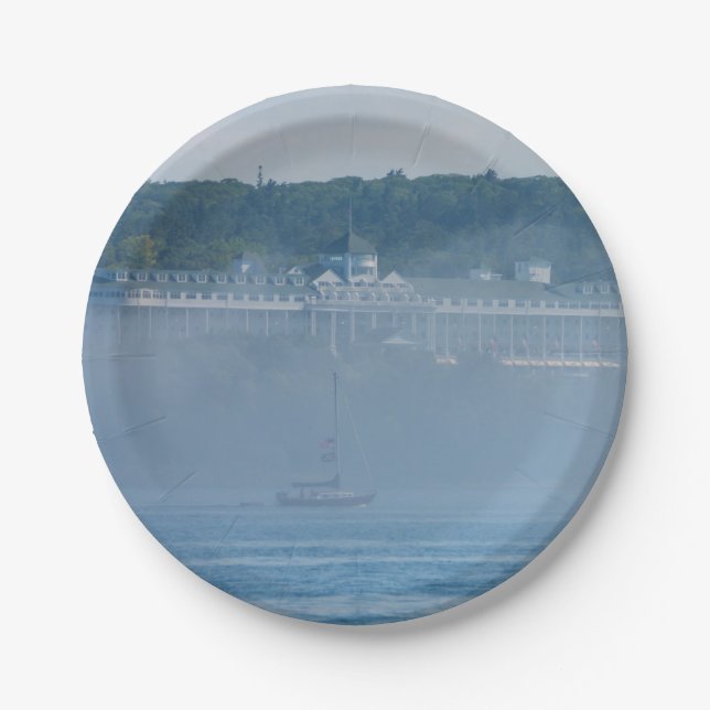Das Grand Hotel durch den Nebel Pappteller (Vorderseite)