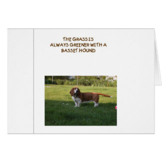DAS GRAS IST MIT BASSET HOUND GRÜNER