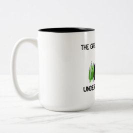 Das Gras ist unter meinem Dackel-Hotdog grüner Zweifarbige Tasse