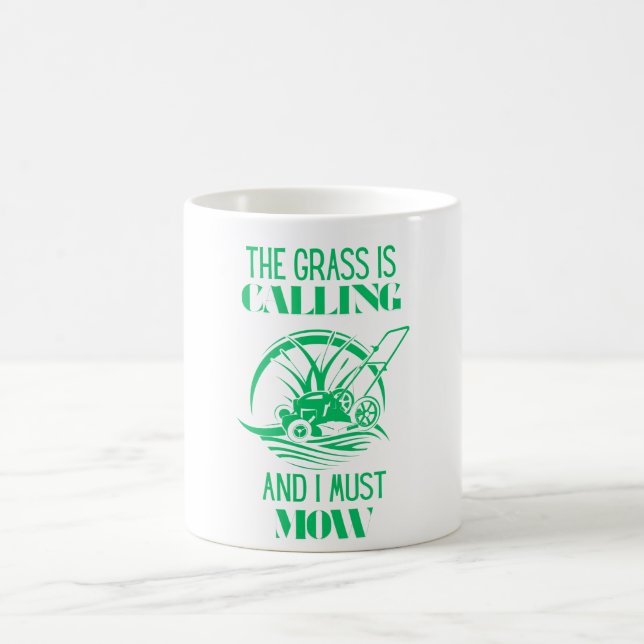 Das Gras ruft und ich muss mähen Kaffeetasse (Mittel)