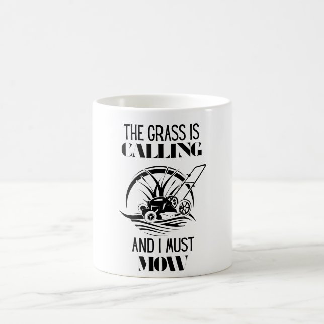 Das Gras ruft und ich muss mähen Kaffeetasse (Mittel)