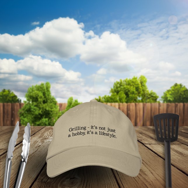 Das Grillen ist nicht nur ein Hobby, sondern ein L Bestickte Baseballkappe (Von Creator hochgeladen)