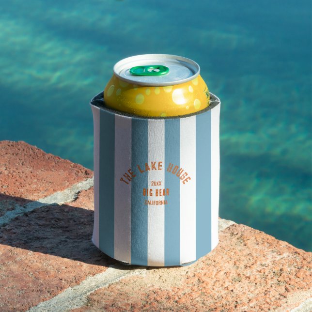 Das grüne Wappen des Lake House Blue Nautical Stri Dosenkühler (In Situ Pool)