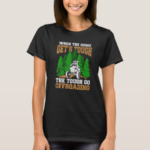 Das harte Rad geht an den Rand des Vierradfahrers T-Shirt