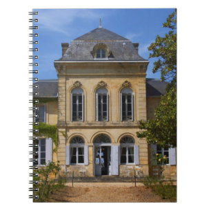 Das Hauptgebäude des Schlosses, renoviert von Notizblock