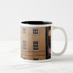 Das Haus der Puppe, neoklassische Adam-Art, c.1810 Zweifarbige Tasse
