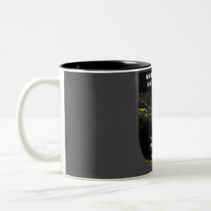 Das Hinterland des Waterfon Nationalparks Zweifarbige Tasse