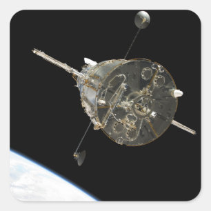 Das Hubble Weltraumteleskop in der Bahn über Erde Quadratischer Aufkleber