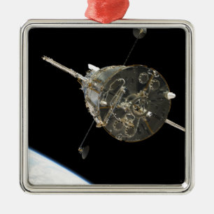 Das Hubble Weltraumteleskop in der Bahn über Erde Silbernes Ornament