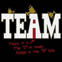 Das "I" im Team, versteckt im A-Hole-Hemd