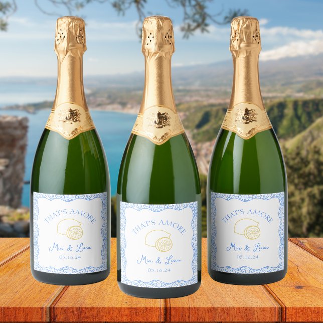 Das ist Amore Lemon Blue Tiles Amalfi Italien Hoch (These custom lemon champagne labels bring a luxurious Mediterranean feel to your Italian destination)