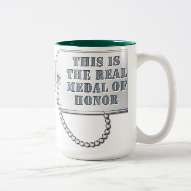Das ist die Ehrenmedaille Zweifarbige Tasse (Rechts)