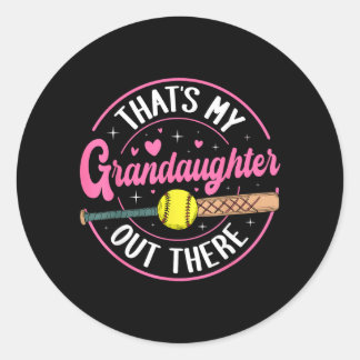 Das ist die Enkelin da draußen Softball-Oma Runder Aufkleber