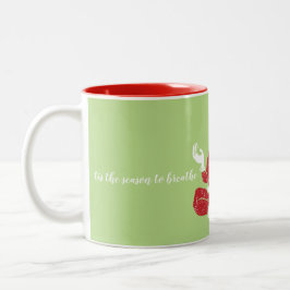 "Das ist die Jahreszeit zum Atmen des Yoga Santa Zweifarbige Tasse