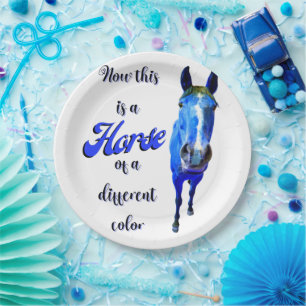 Das ist ein Pferd mit einer anderen Farbe in Blau Pappteller