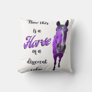 Das ist ein Pferd mit einer anderen Farbe Lila Kissen