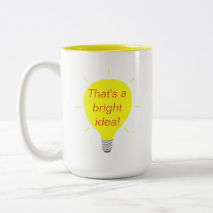 Das ist eine helle Idee, eine gelbe Glühbirne Zweifarbige Tasse
