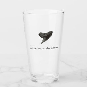 Das ist kein Hai-Zahn. Glas