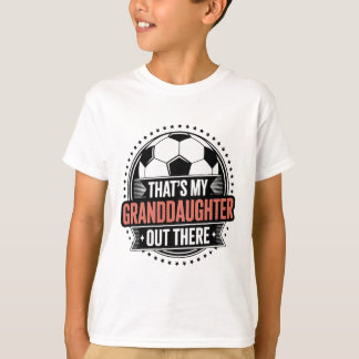 Das ist meine Enkelin da draußen Fußball-Oma G T-Shirt
