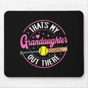 Das ist meine Enkelin da draußen Softball-Oma Mousepad