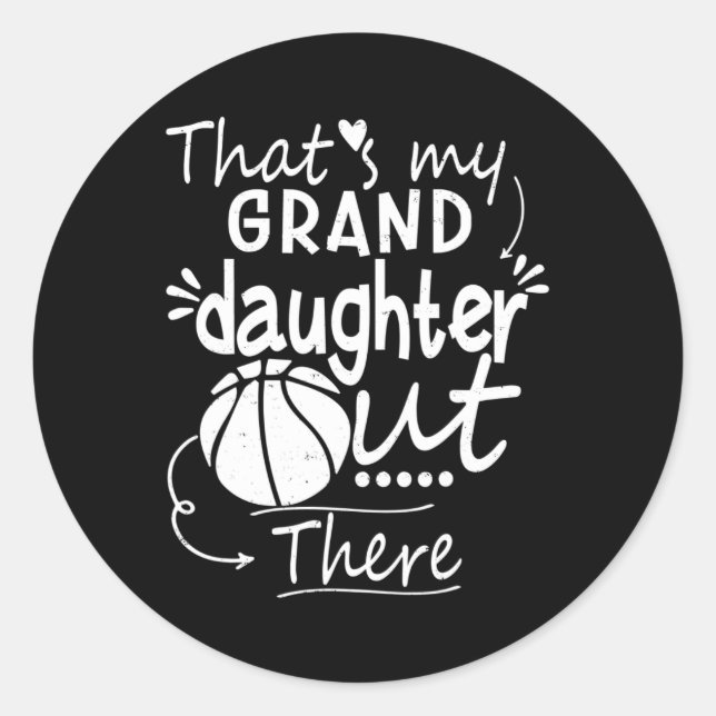 Das ist meine Großtochter da draußen Basketball Gr Runder Aufkleber (Vorderseite)